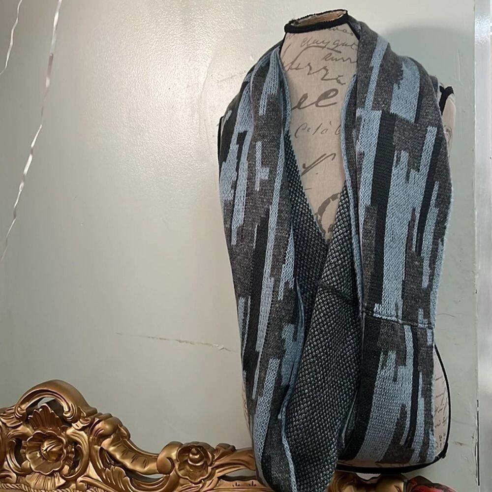 NWT TAHARI ABSTRACT‎ JACQUARD KNIT INFINITY SCARF